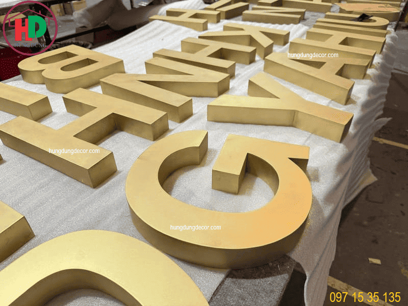Logo inox mạ vàng cao cấp – Sang trọng và bền đẹp