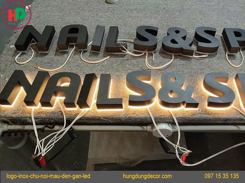 Logo inox sơn màu gắn đèn LED – Thu hút mọi ánh nhìn 