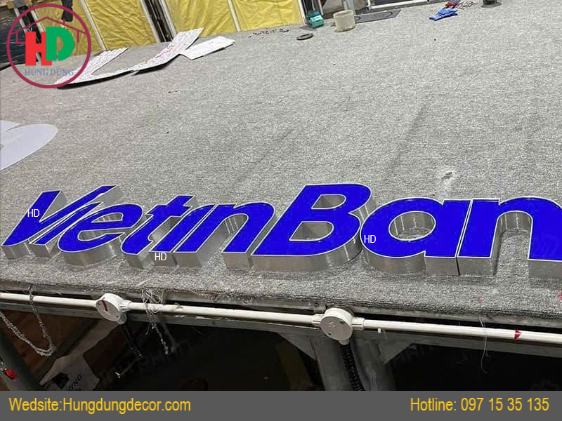 Logo inox ngoài trời – Giải pháp quảng bá thương hiệu lâu dài