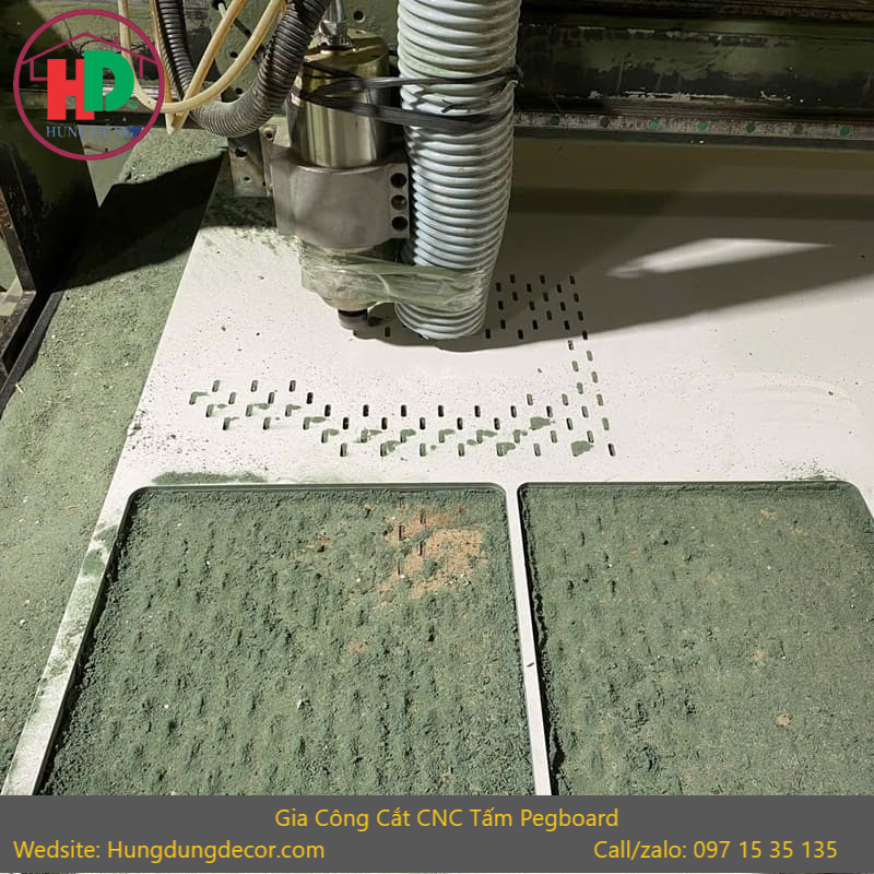 gia-cong-cnc-tam-pegboard