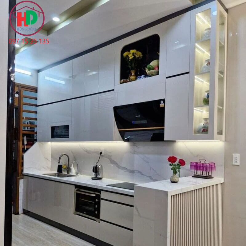 Tủ bếp sát trần cho căn hộ nhỏ Thủ Đức